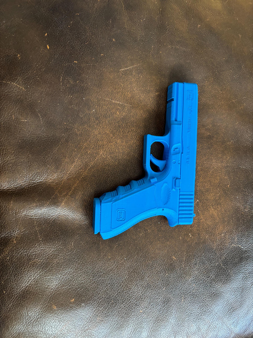 Glock 17 Gen 3 9mm 1:1 model pistol for leather holster making