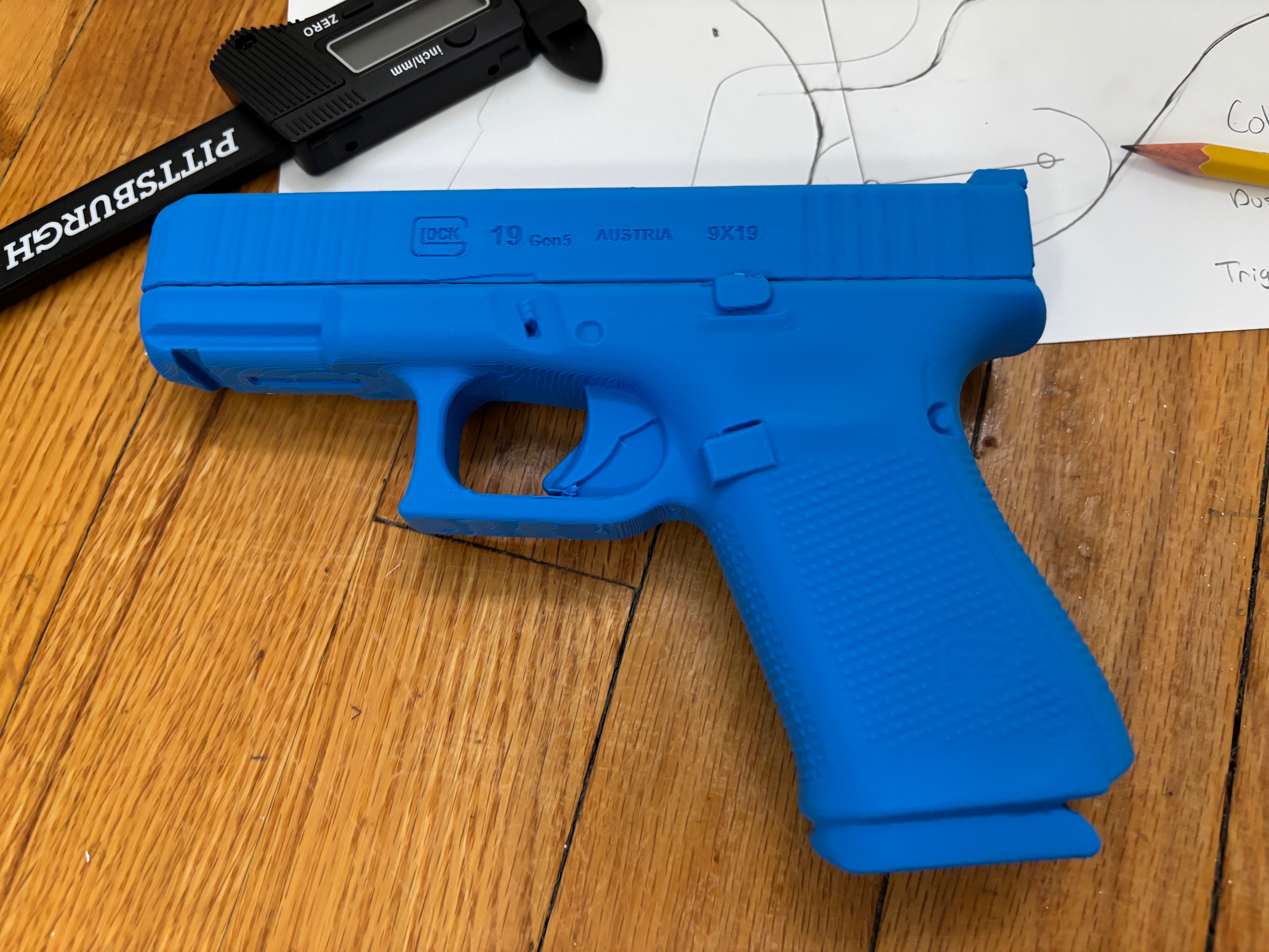 Glock 19 Gen 5 9mm 1:1 model/replica pistol with sight channel and sight channel tool for leather holster making