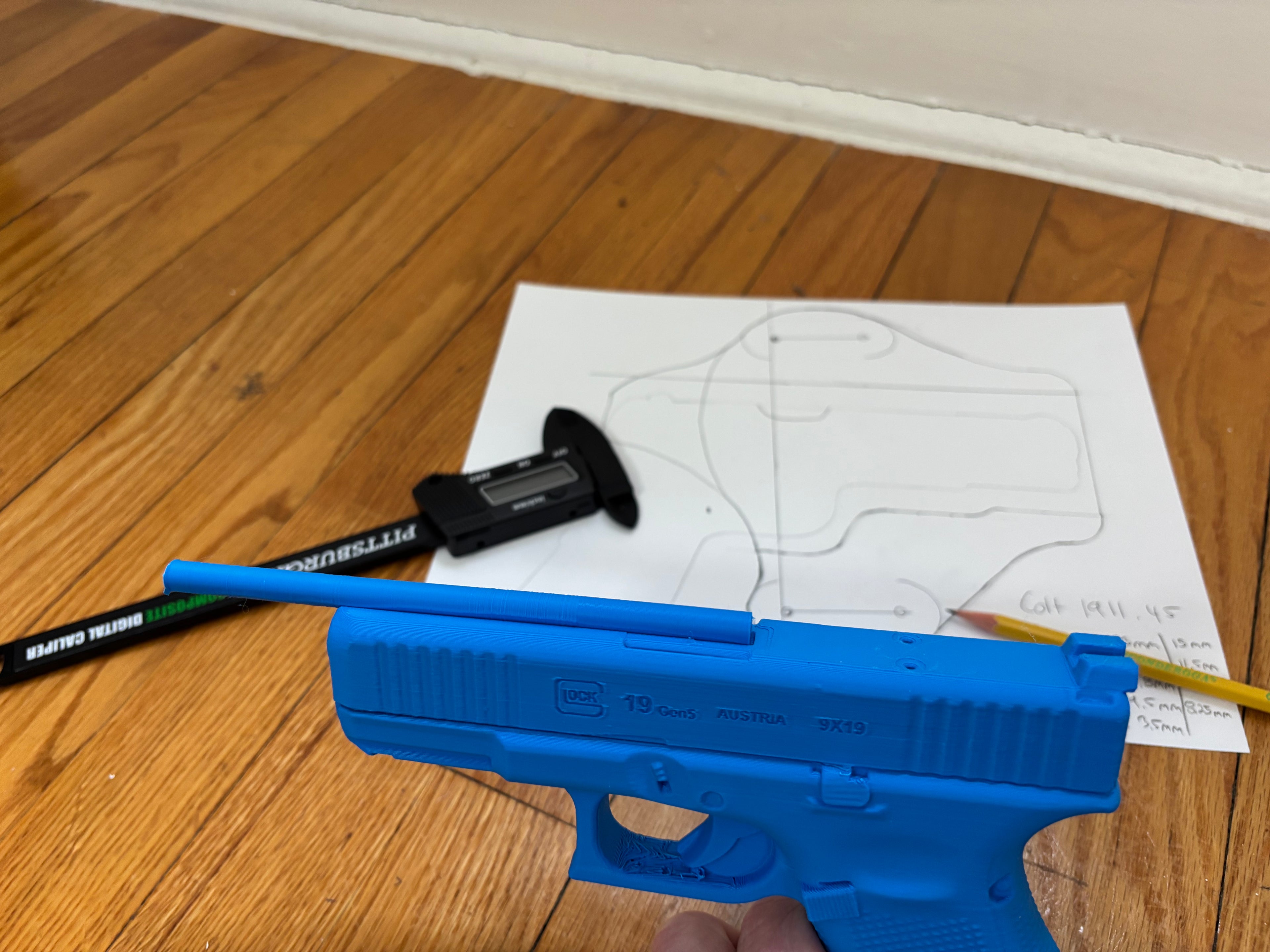 Glock 19 Gen 5 9mm 1:1 model/replica pistol with sight channel and sight channel tool for leather holster making