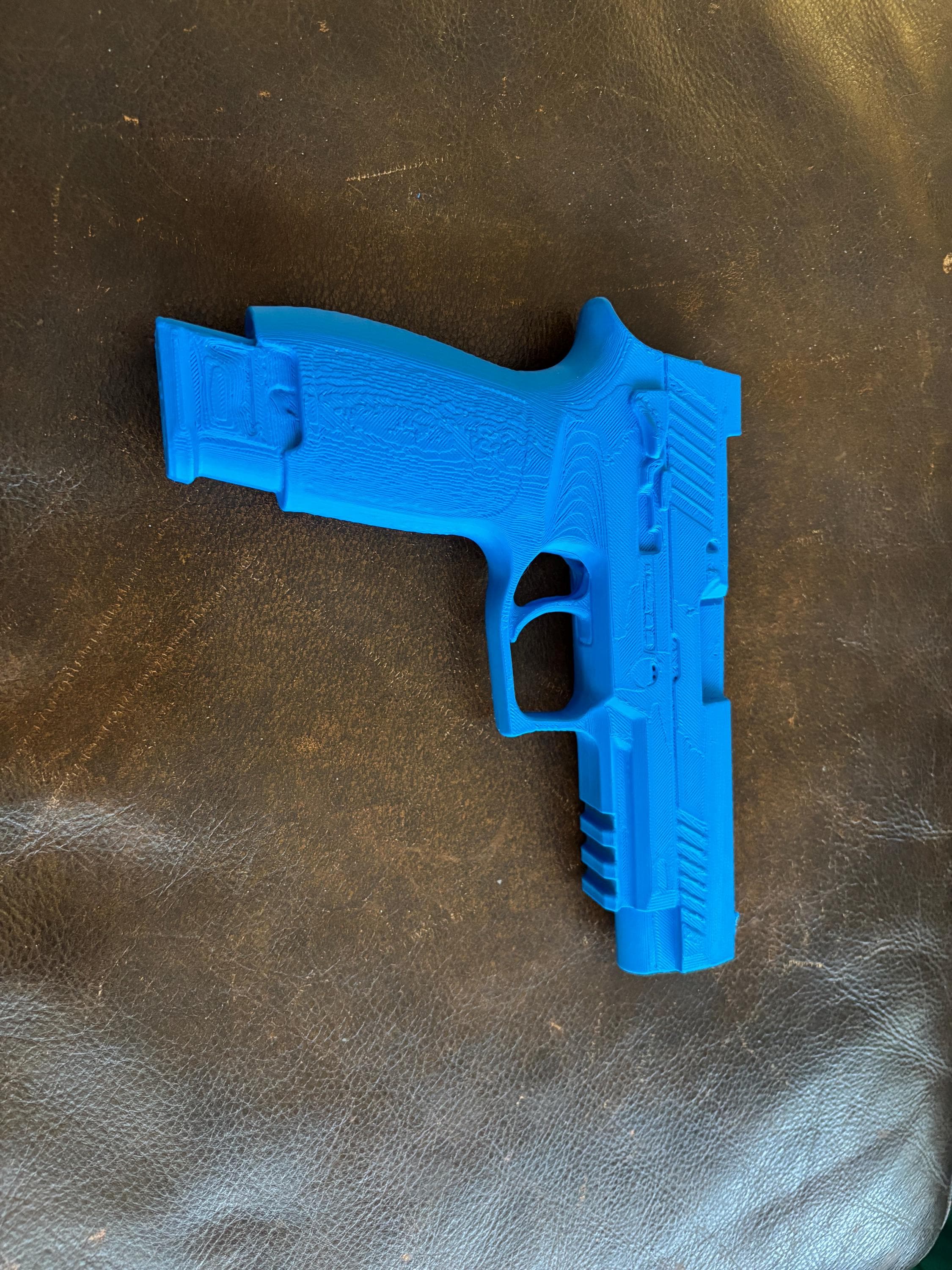 Sig P320 / M17 1:1 model for leather holster making