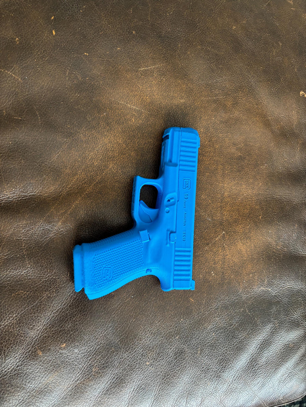 Glock 19 Gen 5 9mm 1:1 model/replica pistol for leather holster making