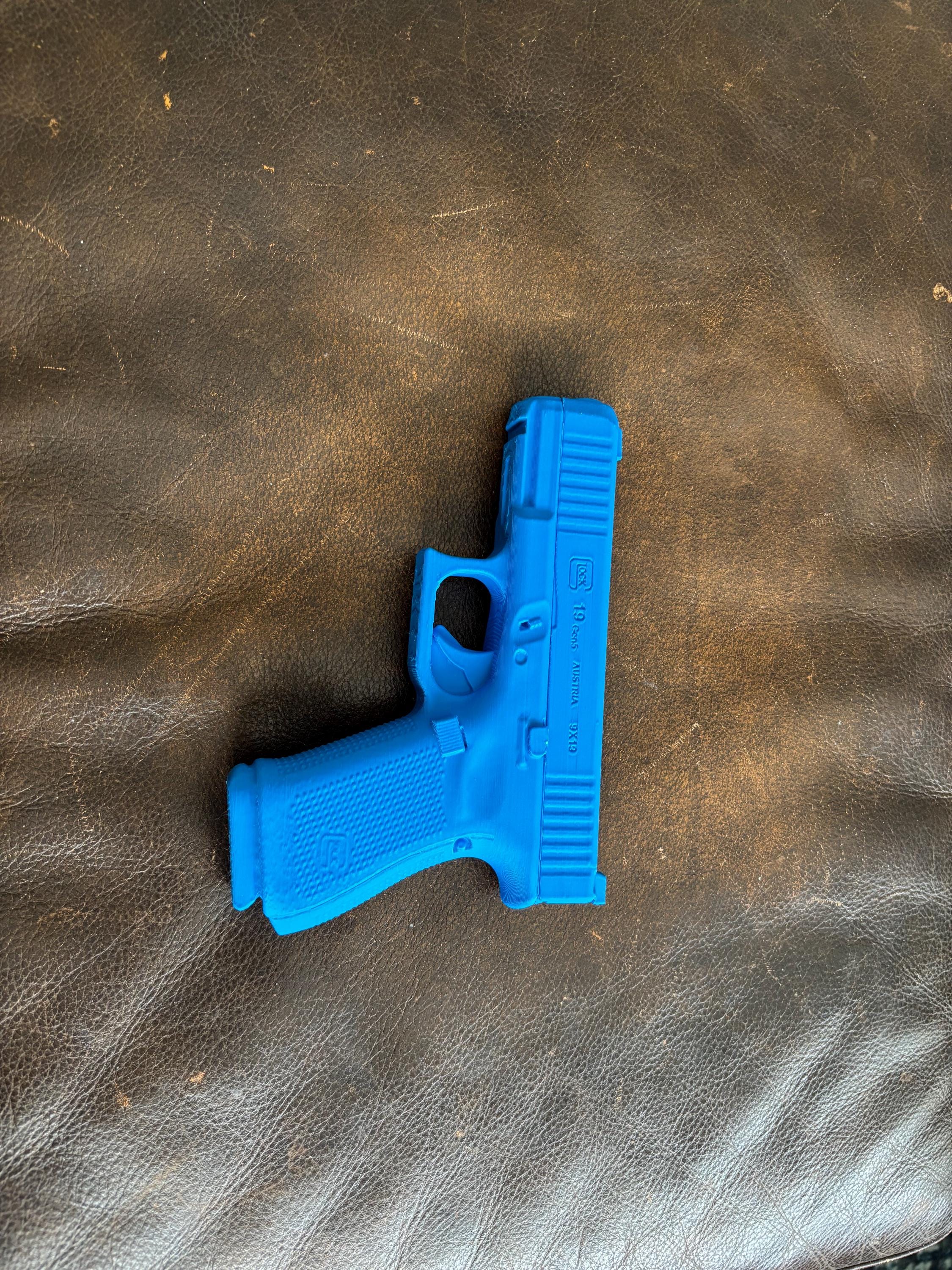 Glock 19 Gen 5 9mm 1:1 model/replica pistol for leather holster making